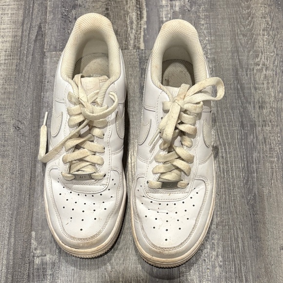 Nike Women's White Sneakers - Picture 1 of 2